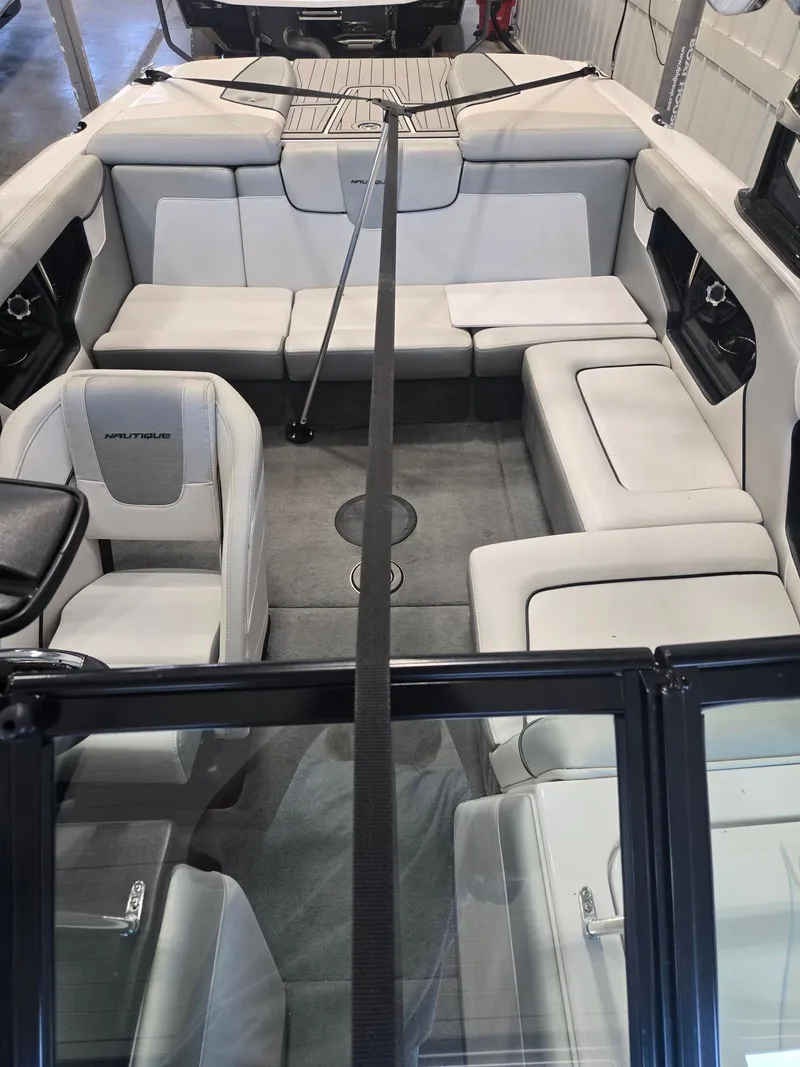 Slide: The Image of Nautique Sport 200 2012 - 4