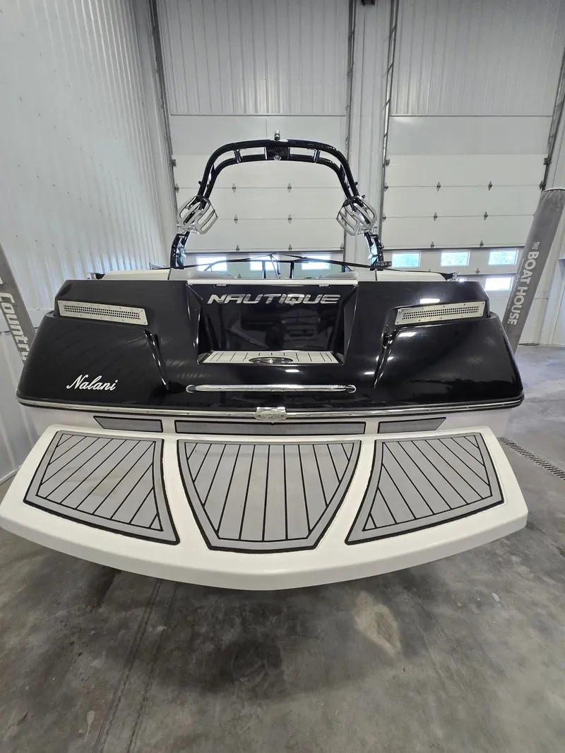 Slide: The Image of Nautique Sport 200 2012 - 6