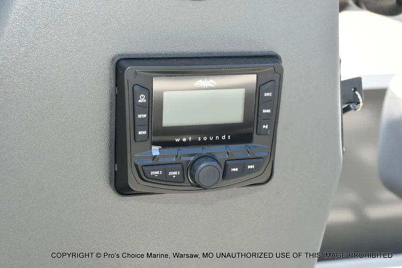 Slide: The Image of Sun Tracker Bass Buggy 18 DLX 2026 - 10