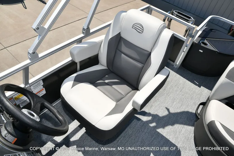 Slide: The Image of Sun Tracker Bass Buggy 18 DLX 2026 - 11