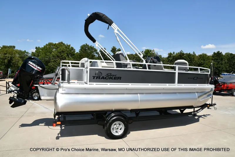 Slide: The Image of Sun Tracker Bass Buggy 18 DLX 2026 - 14