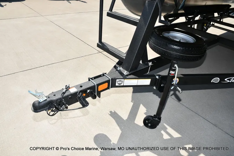 Slide: The Image of Sun Tracker Bass Buggy 18 DLX 2026 - 19