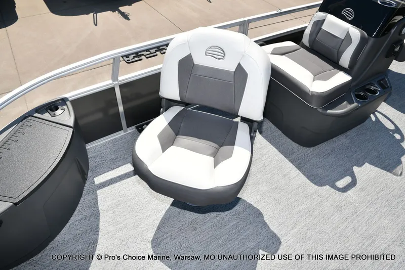 Slide: The Image of Sun Tracker Bass Buggy 18 DLX 2026 - 23