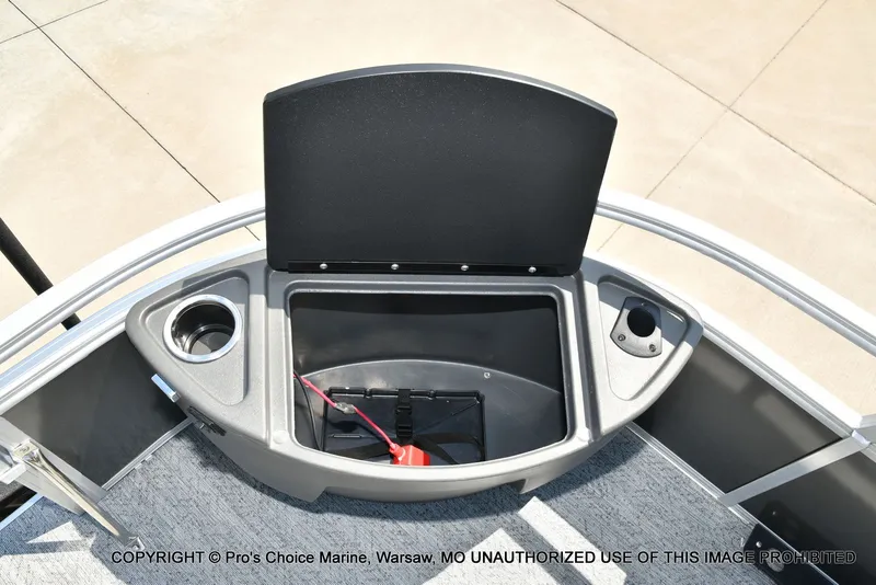 Slide: The Image of Sun Tracker Bass Buggy 18 DLX 2026 - 25