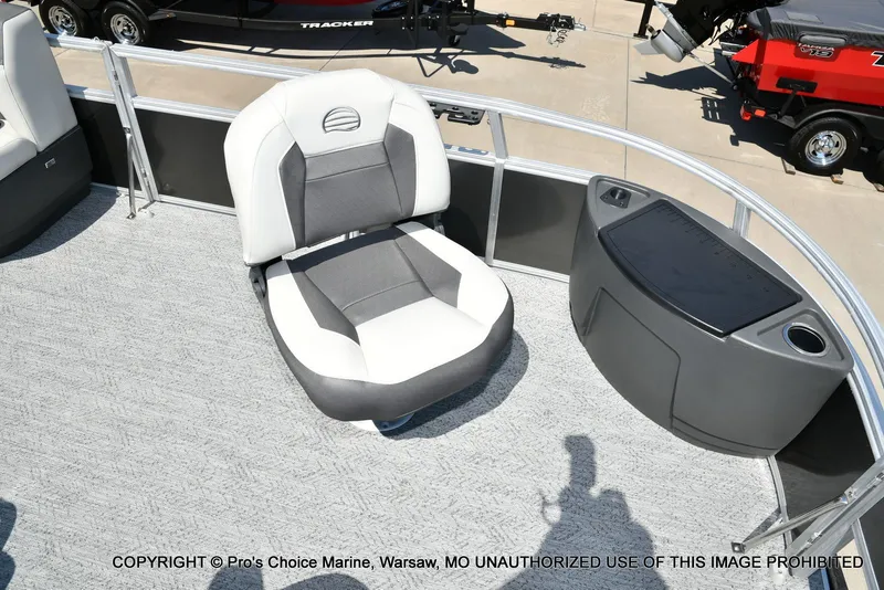 Slide: The Image of Sun Tracker Bass Buggy 18 DLX 2026 - 27