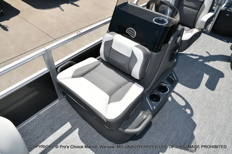 Slide: The Image of Sun Tracker Bass Buggy 18 DLX 2026 - 33