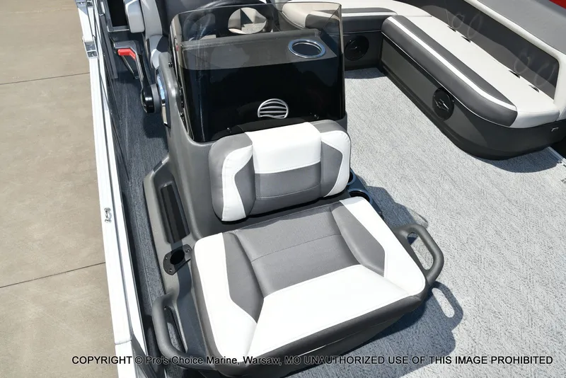 Slide: The Image of Sun Tracker Bass Buggy 18 DLX 2026 - 35