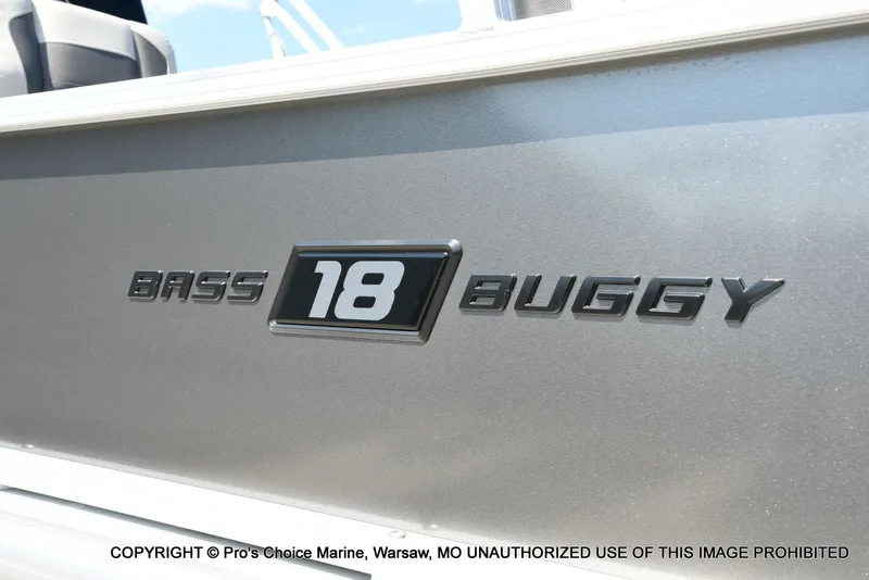 Slide: The Image of Sun Tracker Bass Buggy 18 DLX 2026 - 4