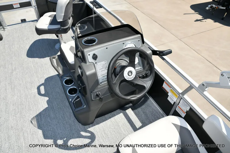 Slide: The Image of Sun Tracker Bass Buggy 18 DLX 2026 - 40