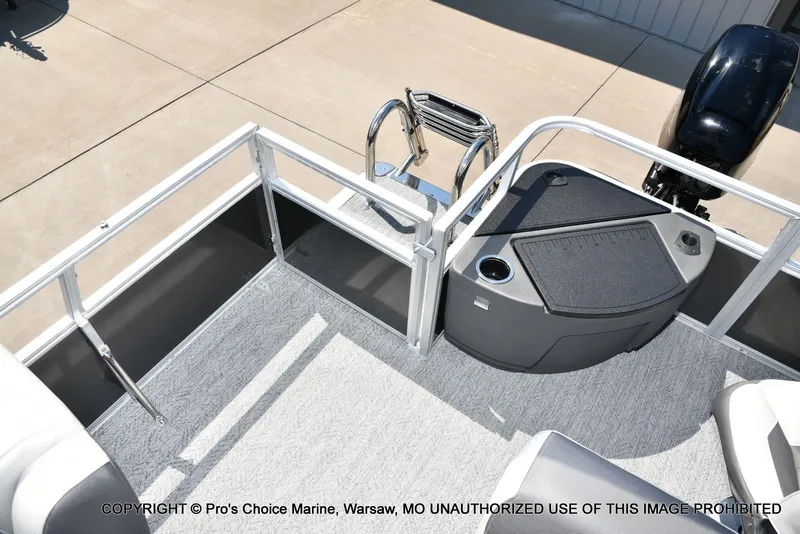 Slide: The Image of Sun Tracker Bass Buggy 18 DLX 2026 - 42