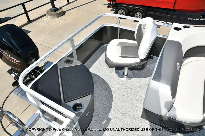 Slide: The Image of Sun Tracker Bass Buggy 18 DLX 2026 - 44