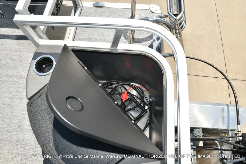 Slide: The Image of Sun Tracker Bass Buggy 18 DLX 2026 - 49