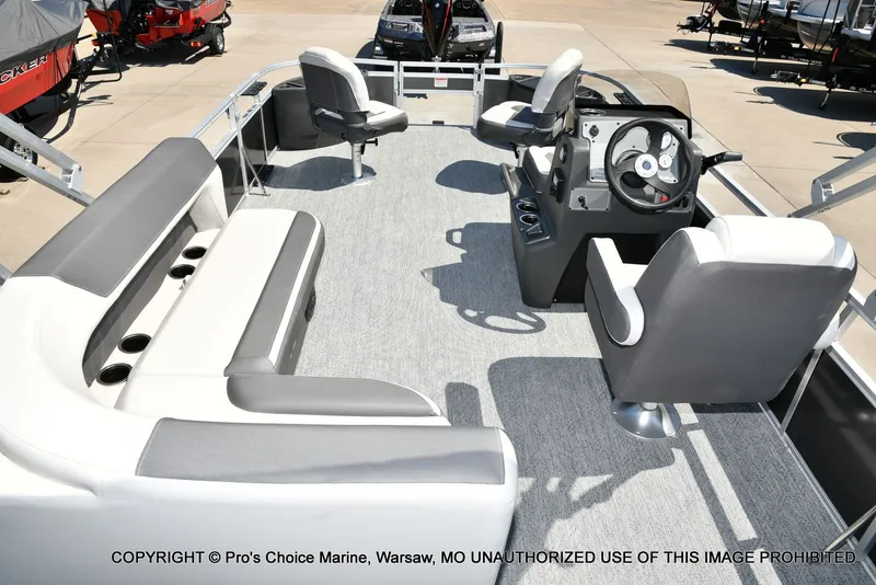 Slide: The Image of Sun Tracker Bass Buggy 18 DLX 2026 - 50