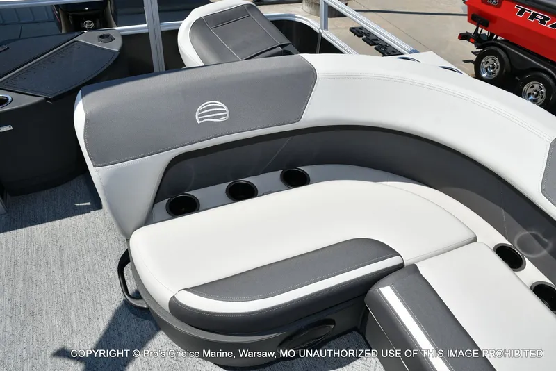 Slide: The Image of Sun Tracker Bass Buggy 18 DLX 2026 - 54