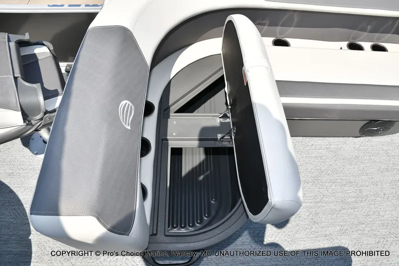 Slide: The Image of Sun Tracker Bass Buggy 18 DLX 2026 - 56