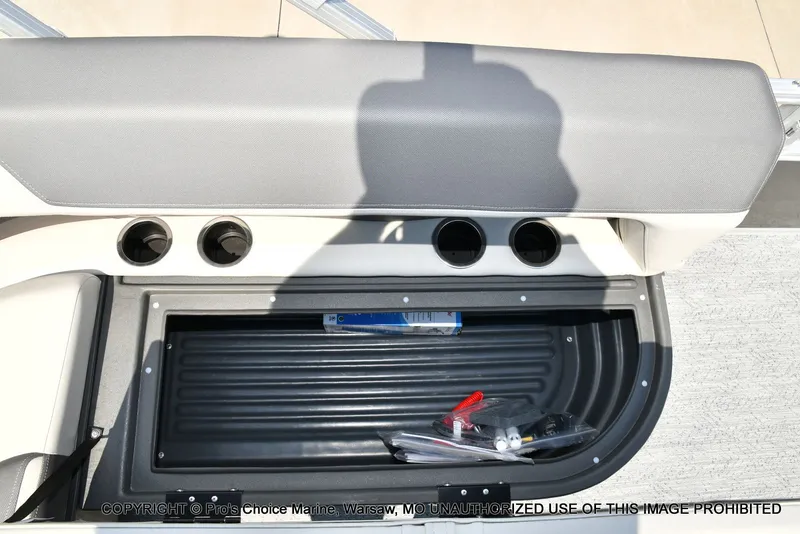 Slide: The Image of Sun Tracker Bass Buggy 18 DLX 2026 - 57