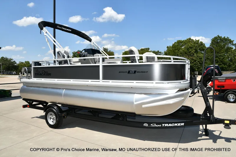 Slide: The Image of Sun Tracker Bass Buggy 18 DLX 2026 - 61
