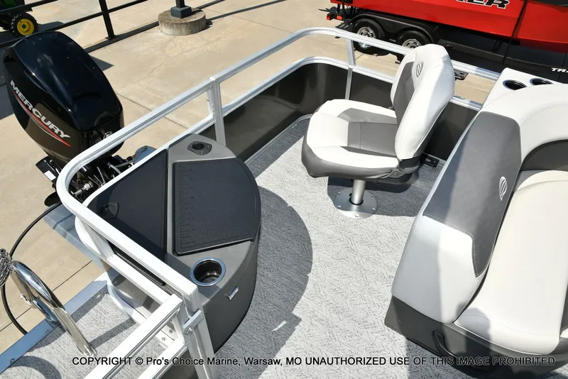 Slide: The Image of Sun Tracker Bass Buggy 18 DLX 2026 - 7