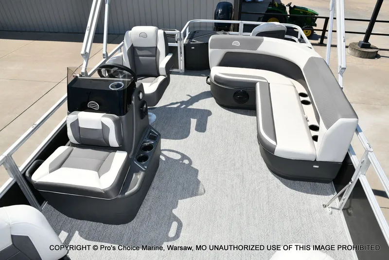 Slide: The Image of Sun Tracker Bass Buggy 18 DLX 2026 - 8