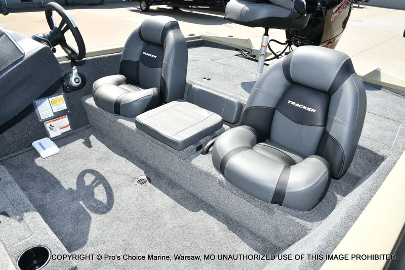 Slide: The Image of Tracker Pro Team 195 Tournament Edition 2026 - 15