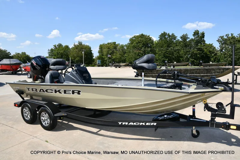 Slide: The Image of Tracker Pro Team 195 Tournament Edition 2026 - 75