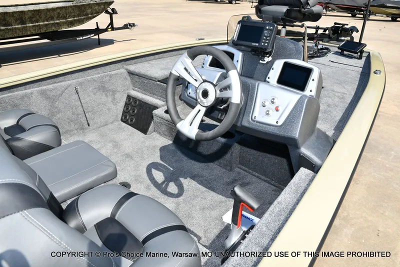 Slide: The Image of Tracker Pro Team 195 Tournament Edition 2026 - 9