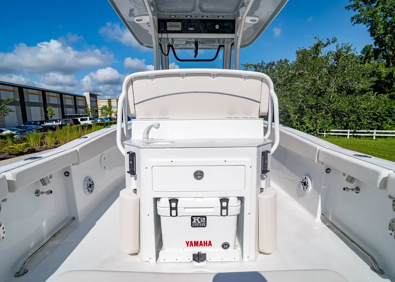 Slide: The Image of Sea Hunt Ultra 265 SE 2026 - 13