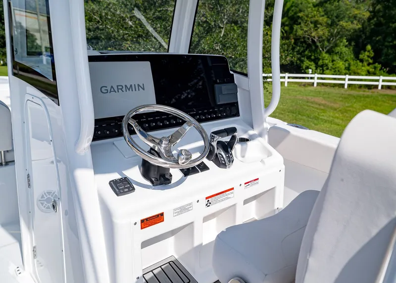 Slide: The Image of Sea Hunt Ultra 265 SE 2026 - 17