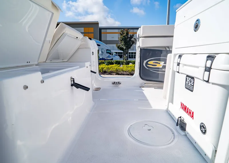 Slide: The Image of Sea Hunt Ultra 265 SE 2026 - 6