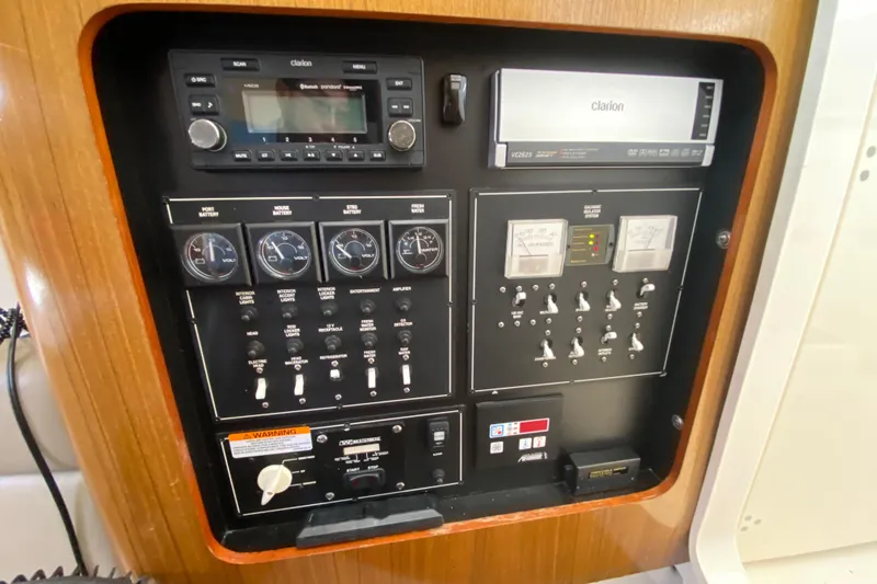 Slide: The Image of Control panel of a 2006 Pursuit 3480 Drummond Island Runner boat. - 37