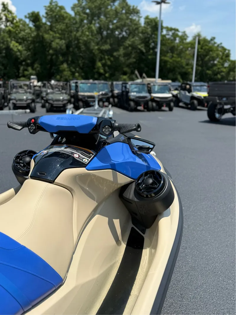 Slide: The Image of Sea-Doo Wake 170 2025 - 10