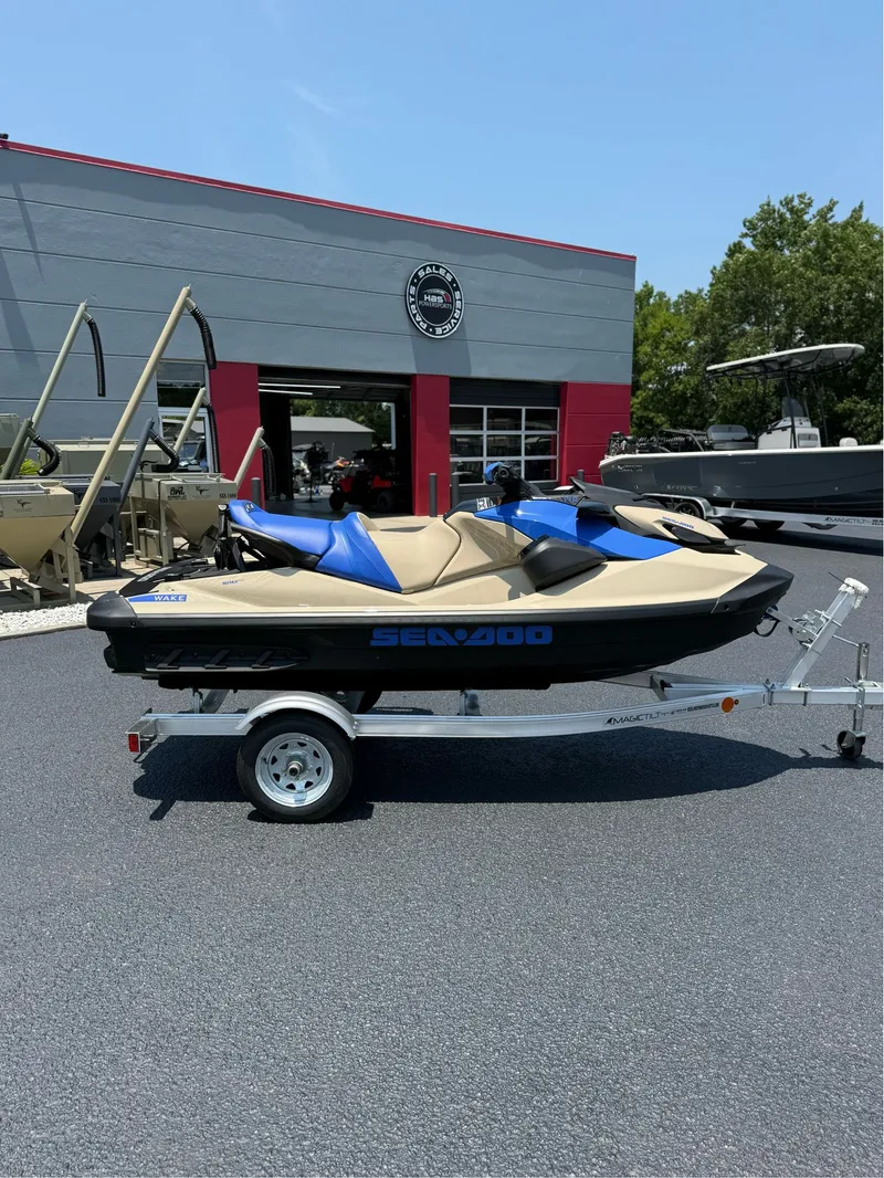 Slide: The Image of Sea-Doo Wake 170 2025 - 2