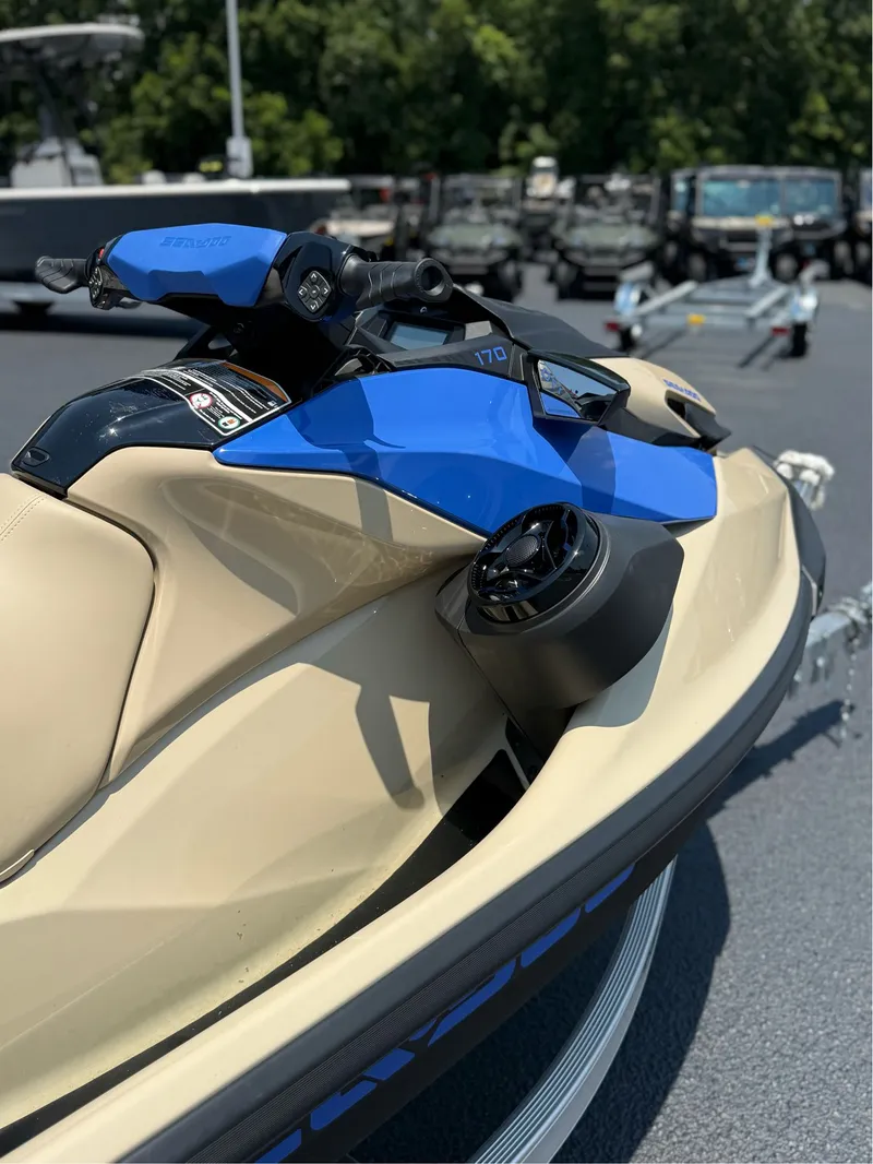 Slide: The Image of Sea-Doo Wake 170 2025 - 4