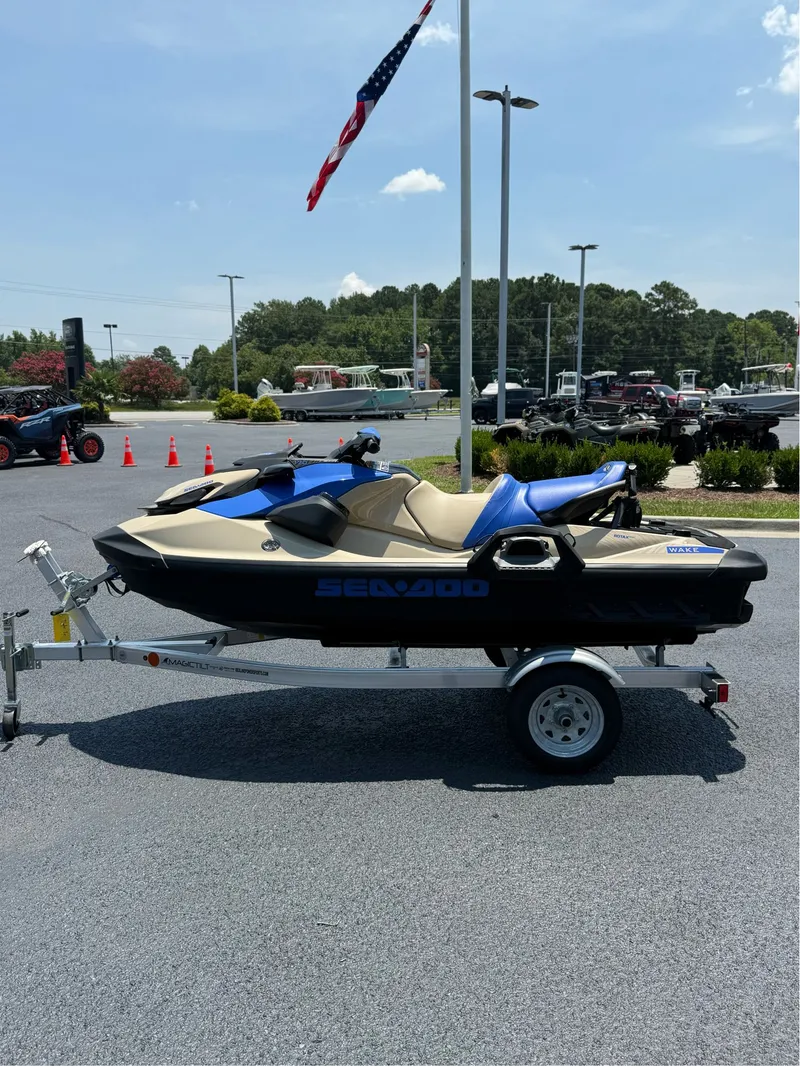 Slide: The Image of Sea-Doo Wake 170 2025 - 8