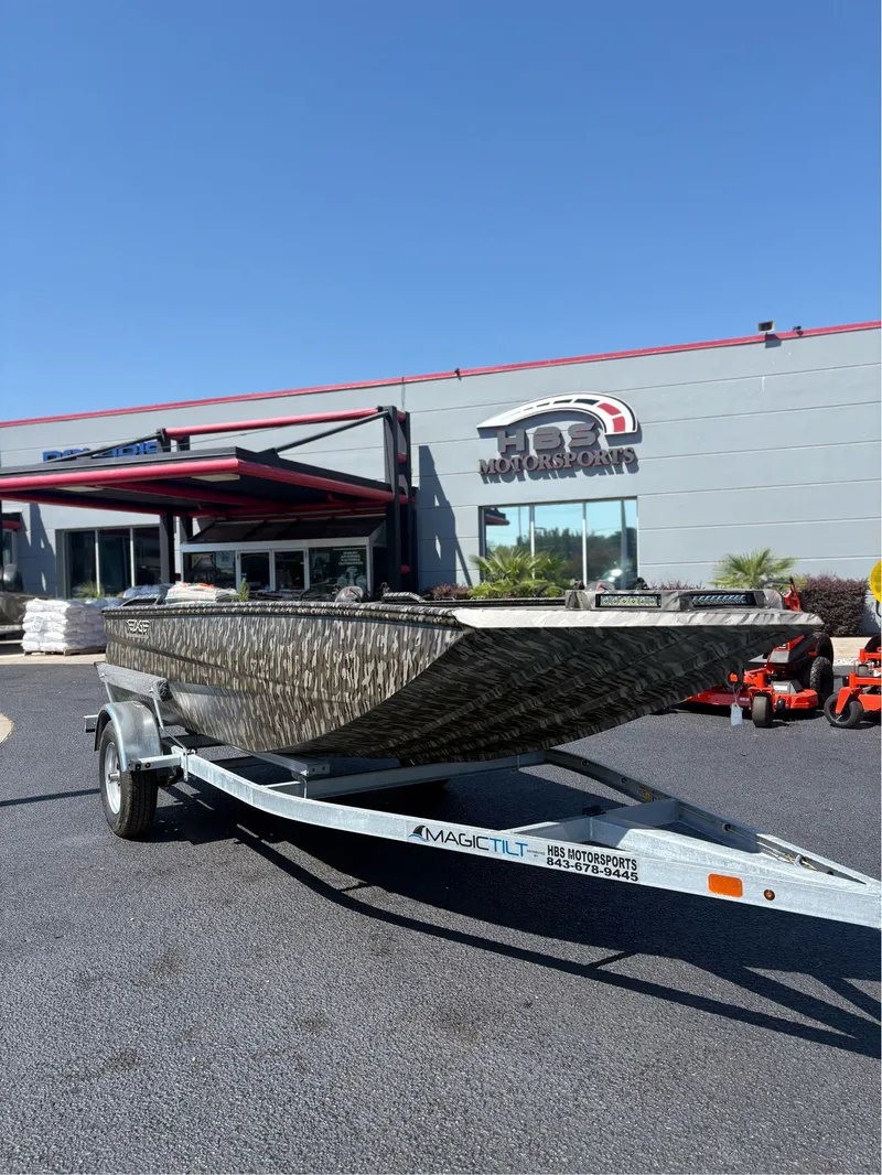 Slide: The Image of Edge Boats 553 DB 2026 - 1