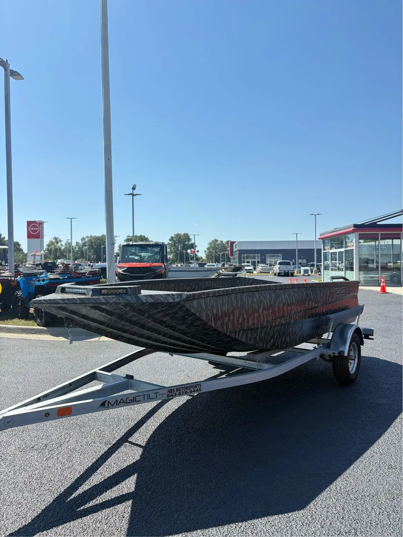 Slide: The Image of Edge Boats 553 DB 2026 - 11