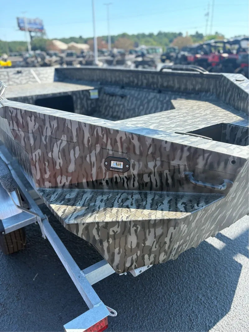 Slide: The Image of Edge Boats 553 DB 2026 - 12