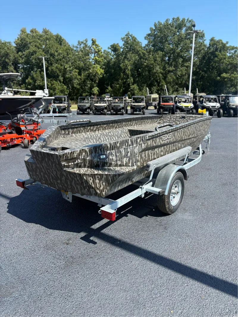 Slide: The Image of Edge Boats 553 DB 2026 - 2