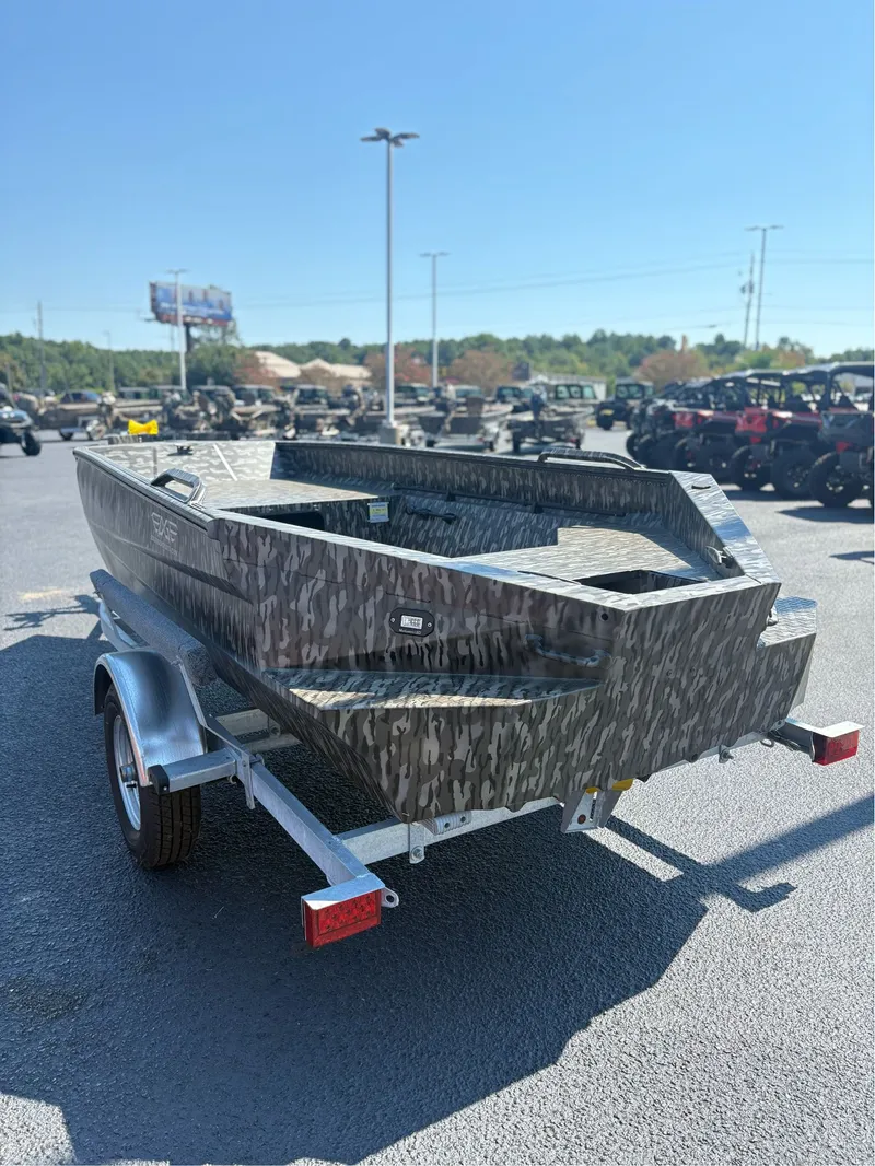 Slide: The Image of Edge Boats 553 DB 2026 - 4