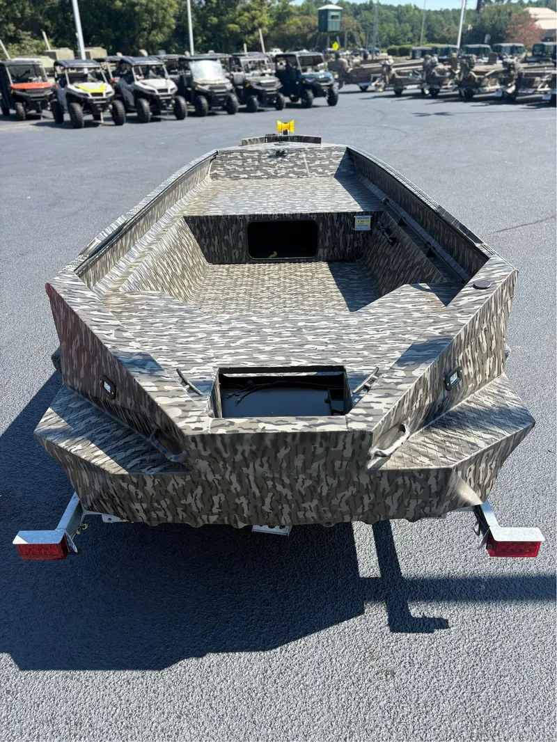 Slide: The Image of Edge Boats 553 DB 2026 - 6