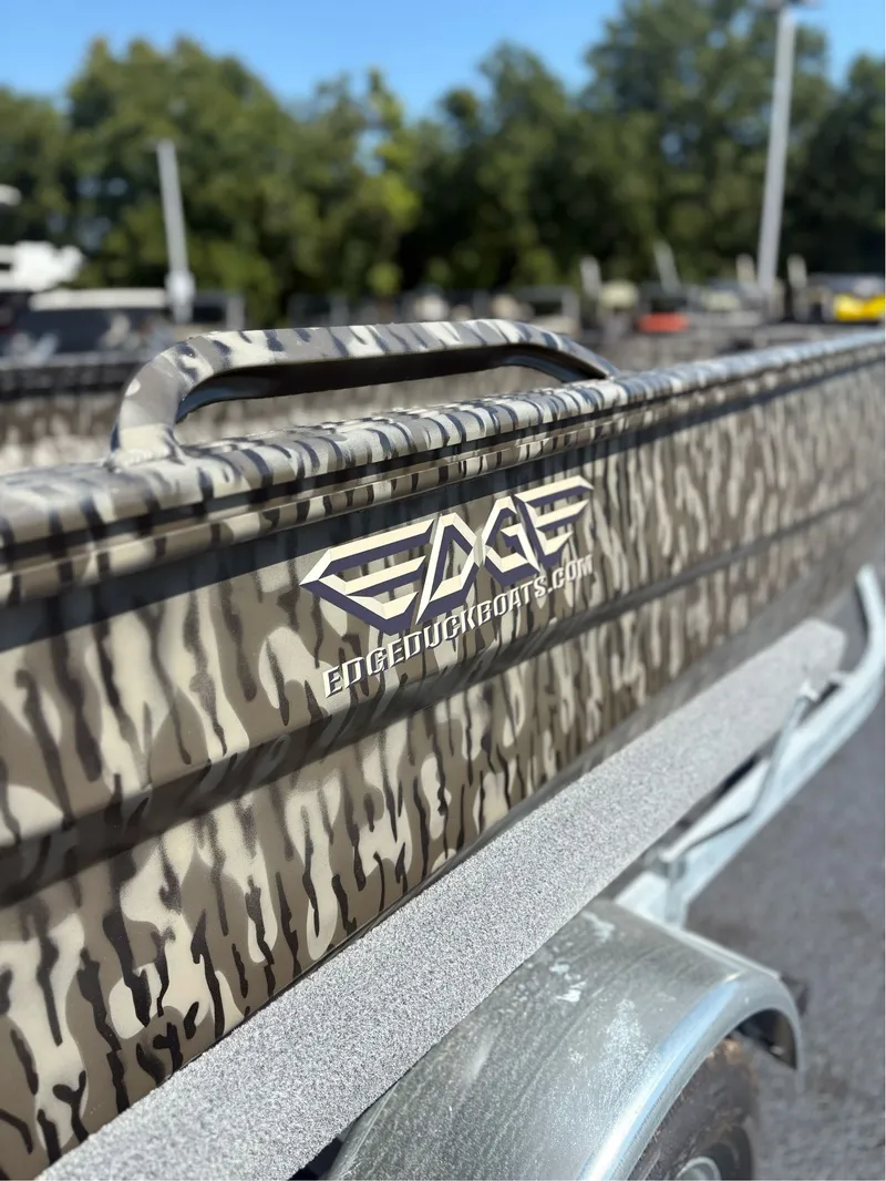 Slide: The Image of Edge Boats 553 DB 2026 - 7