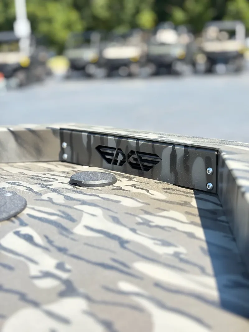 Slide: The Image of Edge Boats 553 DB 2026 - 9