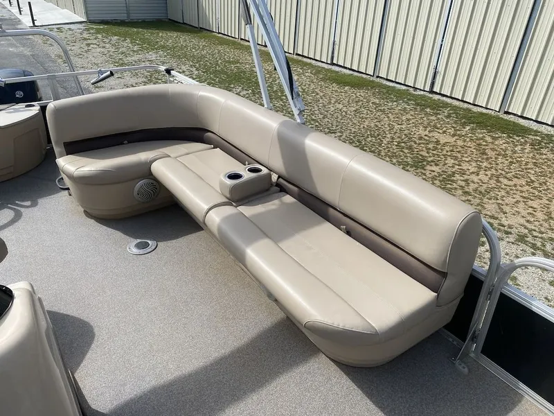 Slide: The Image of Sun Tracker FISHING BARGE 20 2017 - 12