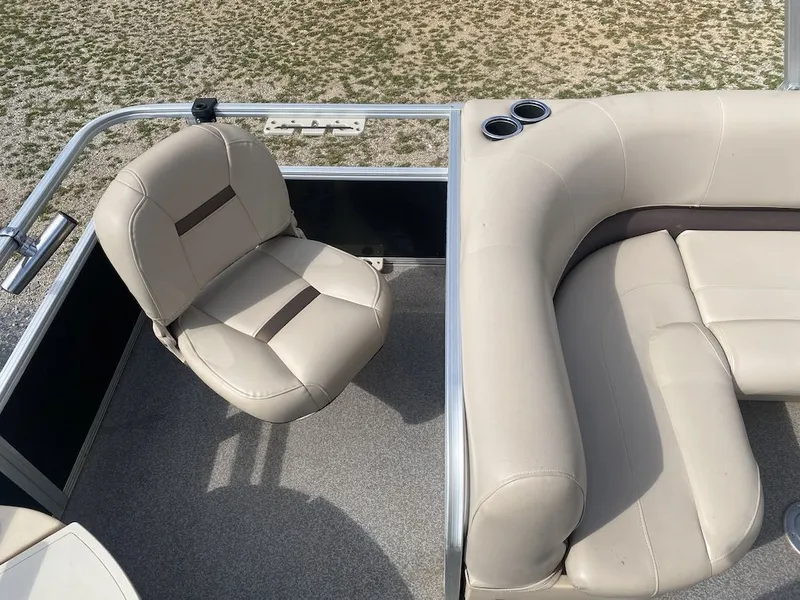 Slide: The Image of Sun Tracker FISHING BARGE 20 2017 - 18