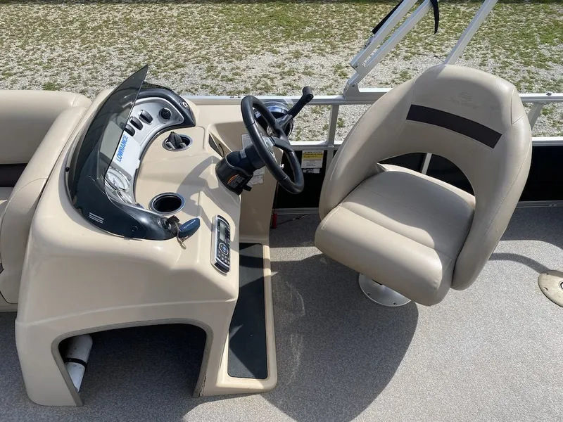 Slide: The Image of Sun Tracker FISHING BARGE 20 2017 - 23