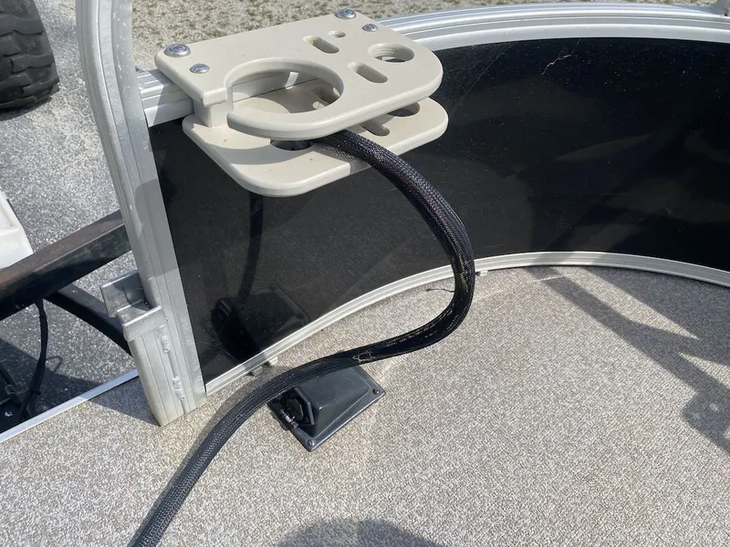 Slide: The Image of Sun Tracker FISHING BARGE 20 2017 - 24