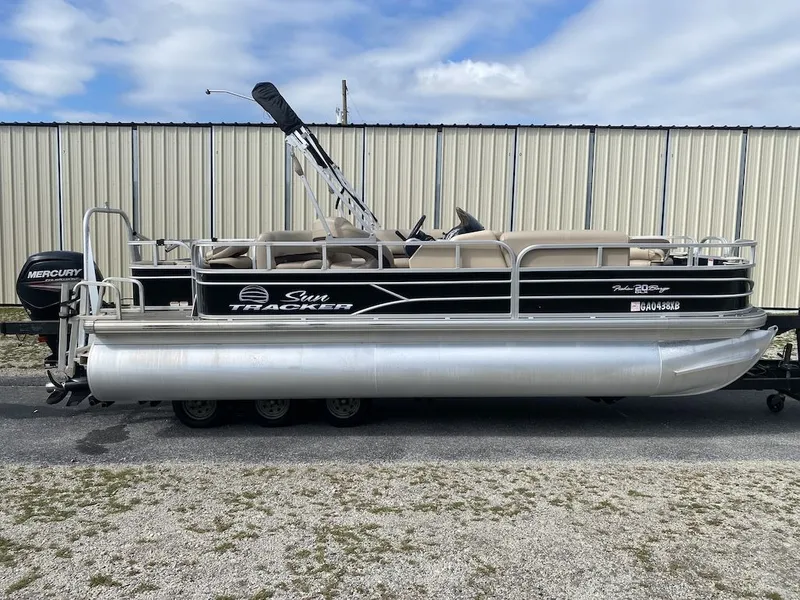 Slide: The Image of Sun Tracker FISHING BARGE 20 2017 - 3