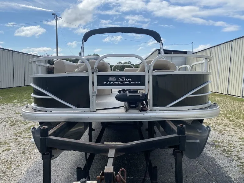 Slide: The Image of Sun Tracker FISHING BARGE 20 2017 - 4