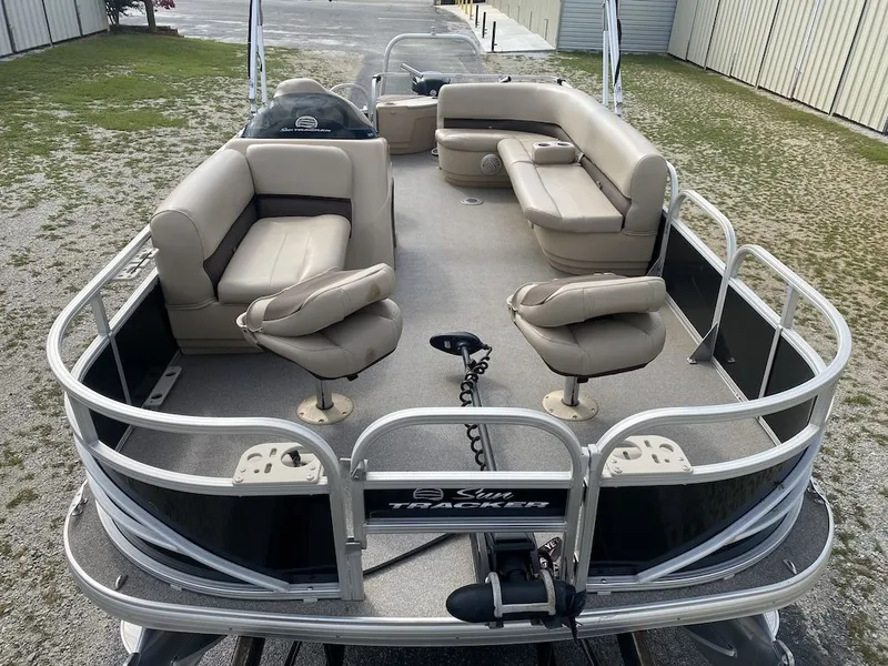 Slide: The Image of Sun Tracker FISHING BARGE 20 2017 - 5