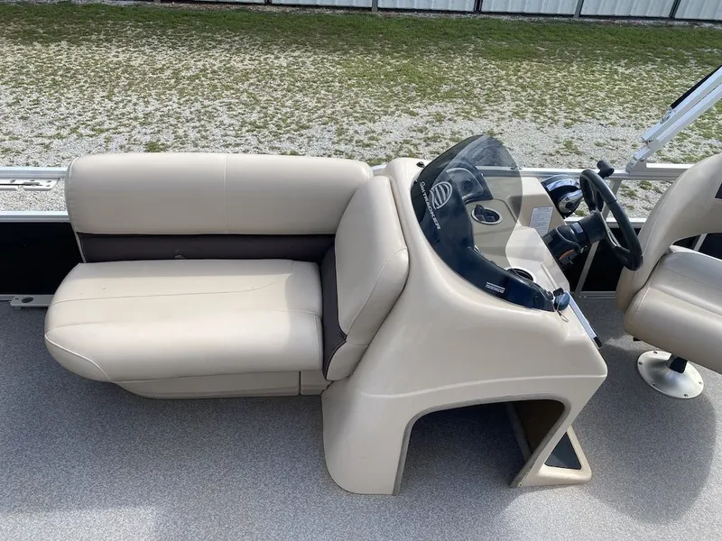 Slide: The Image of Sun Tracker FISHING BARGE 20 2017 - 8